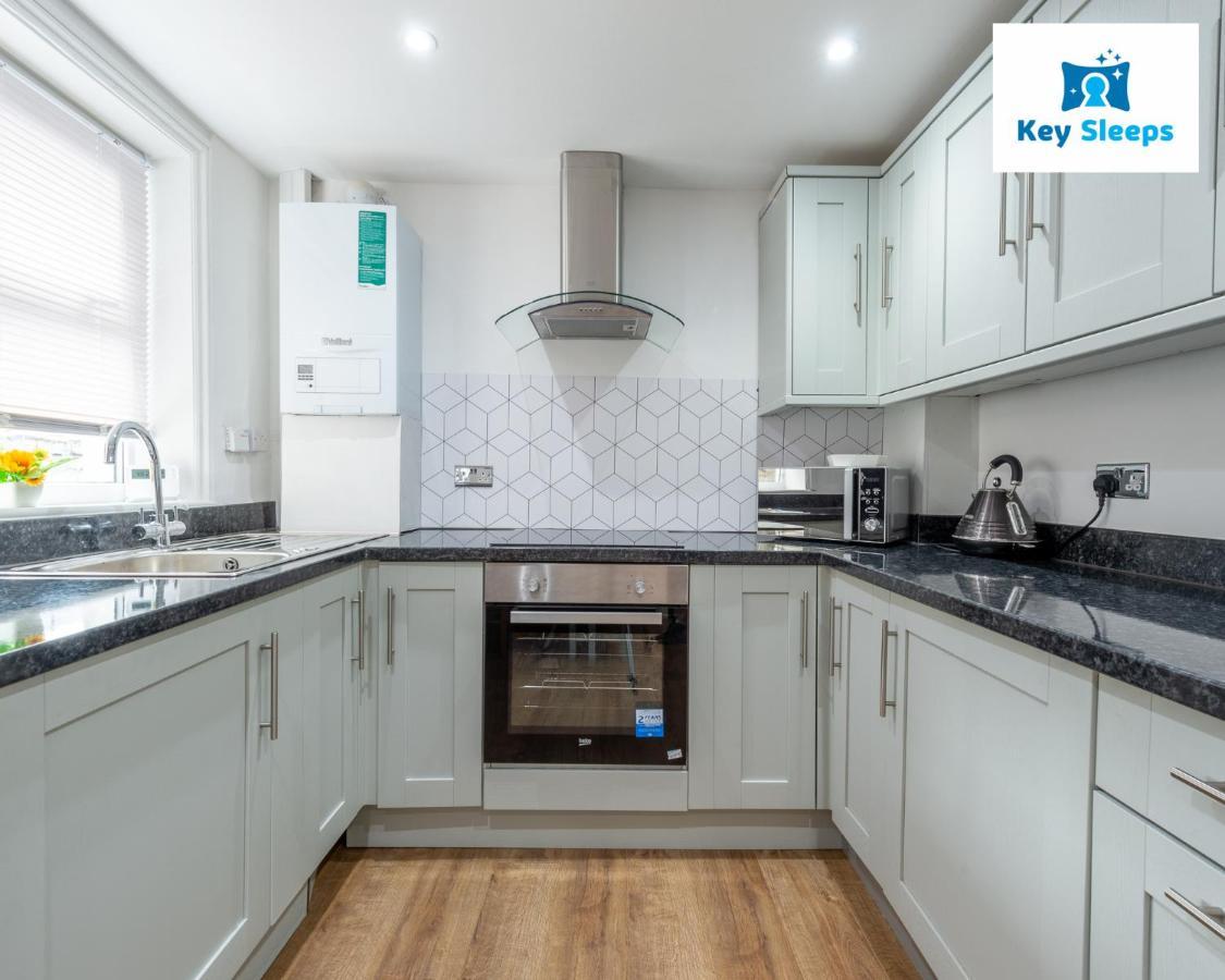 Five Bedroom Spacious Modern House By Keysleeps Short Lets Workington Lake District Beach Exterior foto